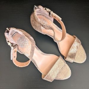 Vince Camuto silver snake print 3in heels sz 6